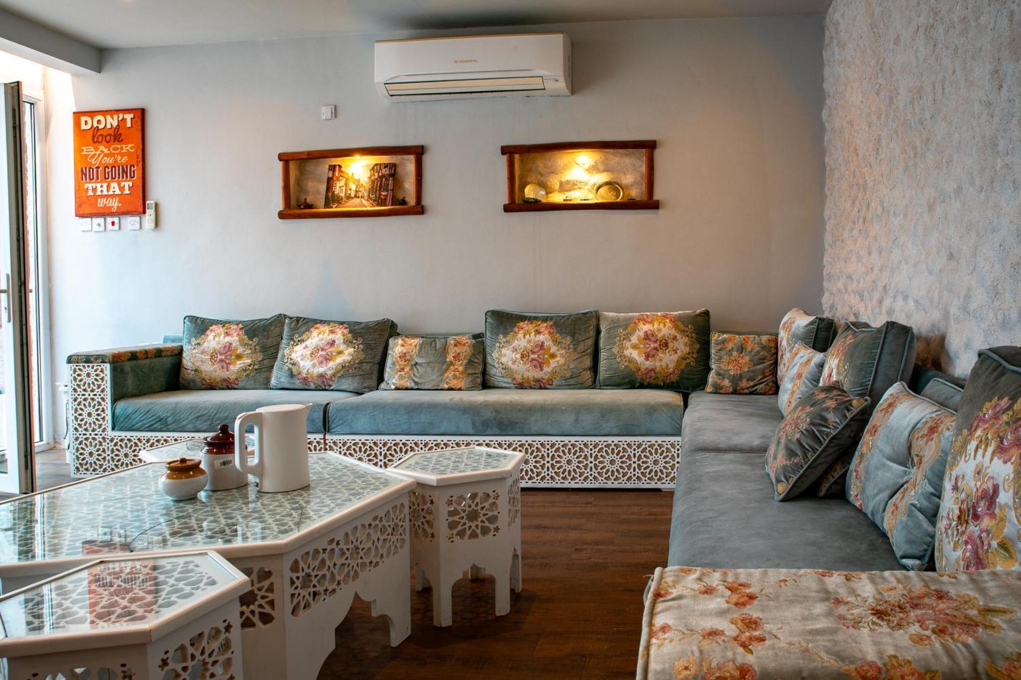 Elegant Garden Stay With 2 Living Areas, 2 Bedrooms, 1 Full And 1 Half Bath For 6 Guests Umm Al Amad Екстер'єр фото