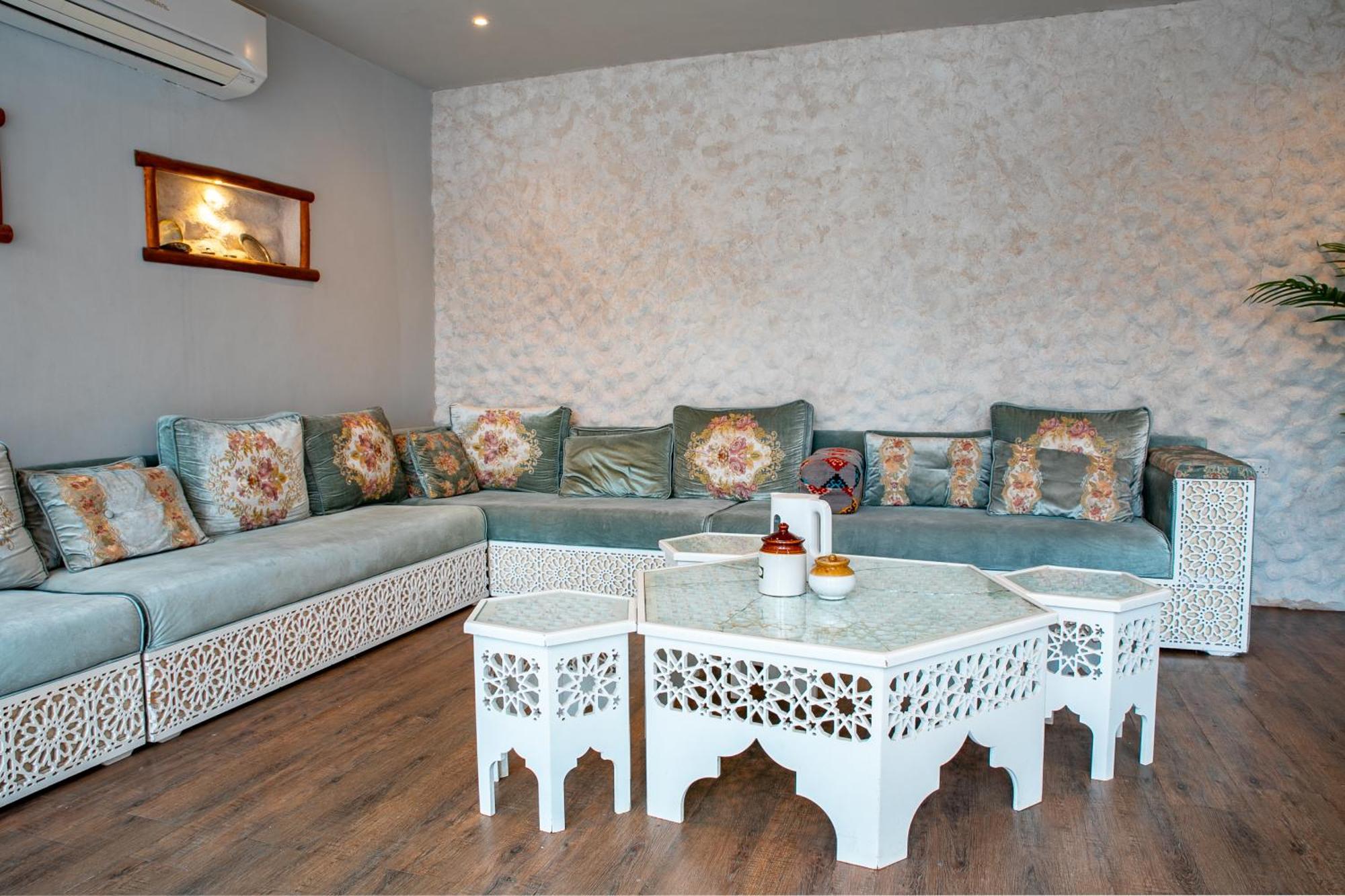 Elegant Garden Stay With 2 Living Areas, 2 Bedrooms, 1 Full And 1 Half Bath For 6 Guests Umm Al Amad Екстер'єр фото