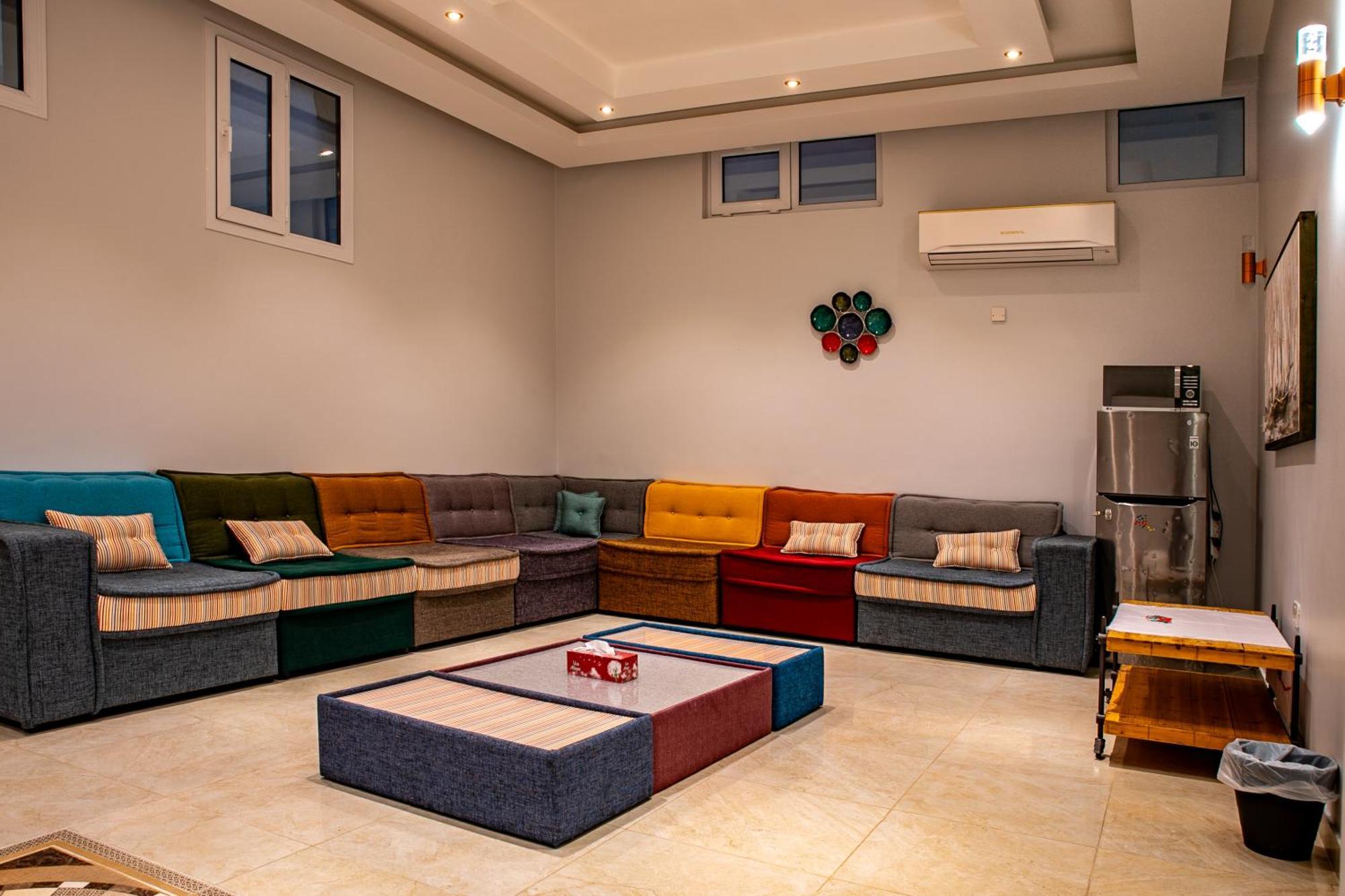 Elegant Garden Stay With 2 Living Areas, 2 Bedrooms, 1 Full And 1 Half Bath For 6 Guests Umm Al Amad Екстер'єр фото